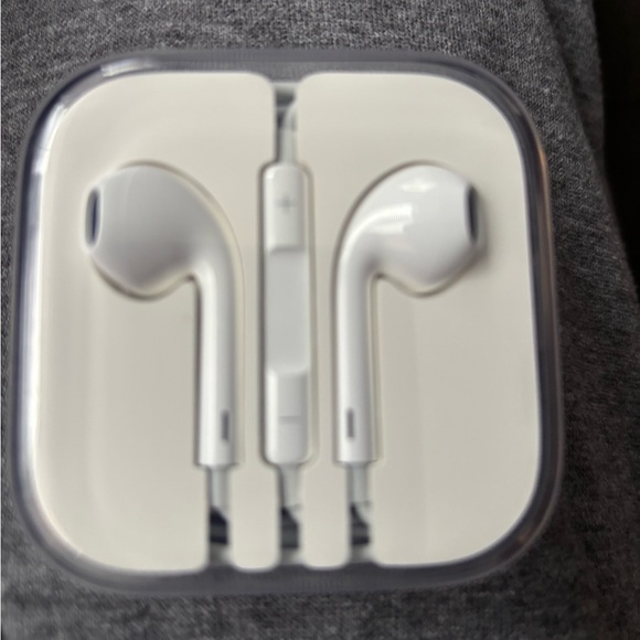Apple Other - Apple EarPods with White Case